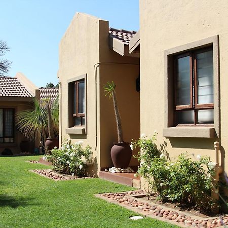 Micasa Sucasa Guesthouse Lephalale エクステリア 写真