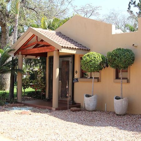 Micasa Sucasa Guesthouse Lephalale エクステリア 写真