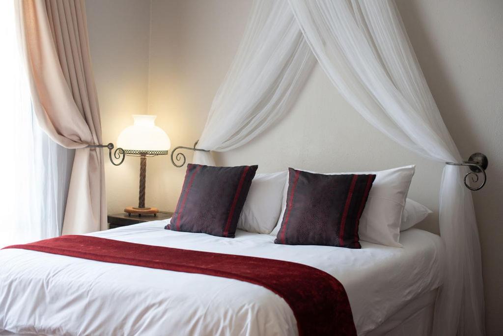 Micasa Sucasa Guesthouse Lephalale エクステリア 写真