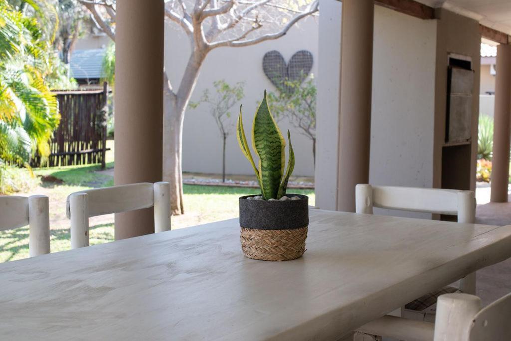 Micasa Sucasa Guesthouse Lephalale エクステリア 写真