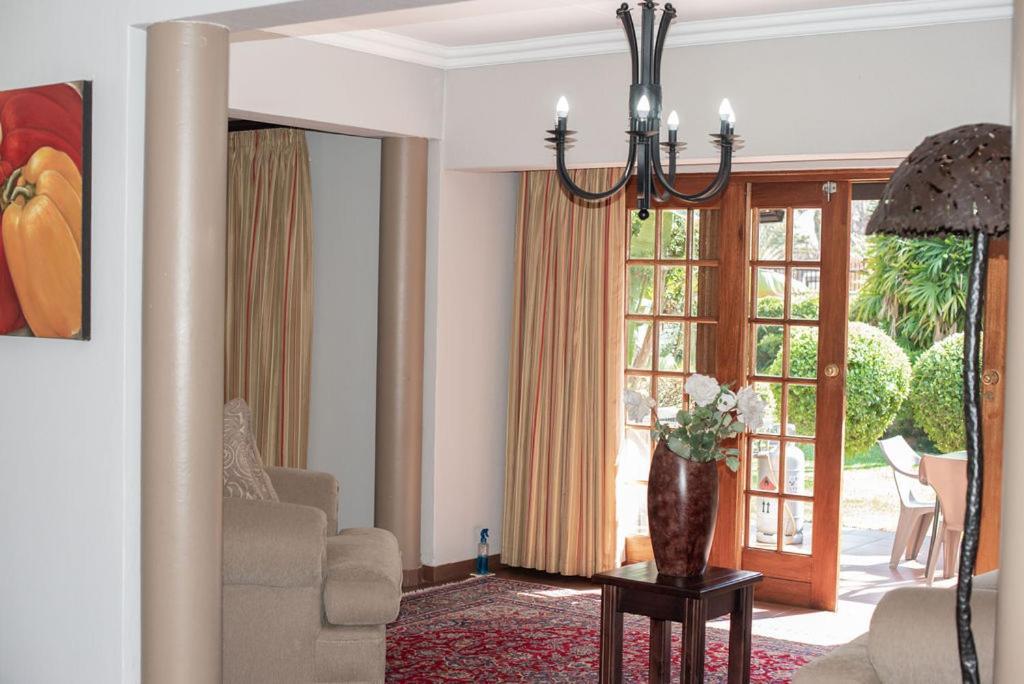 Micasa Sucasa Guesthouse Lephalale エクステリア 写真