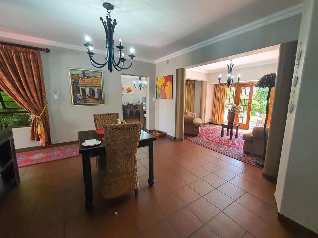 Micasa Sucasa Guesthouse Lephalale エクステリア 写真