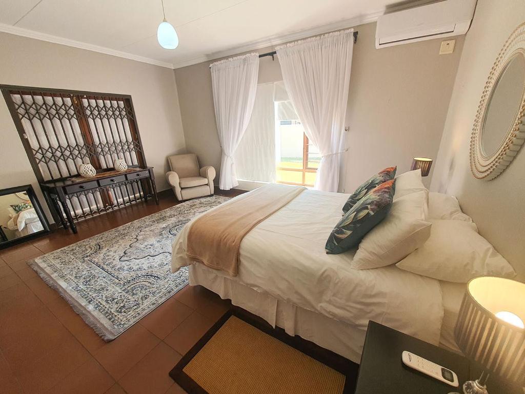 Micasa Sucasa Guesthouse Lephalale エクステリア 写真