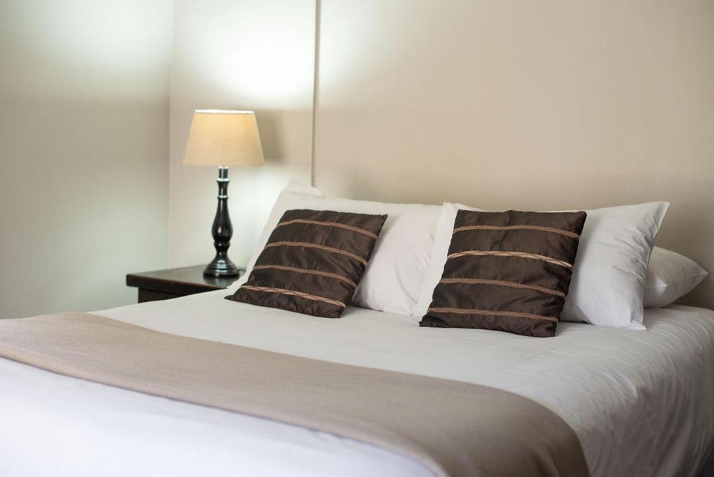 Micasa Sucasa Guesthouse Lephalale エクステリア 写真