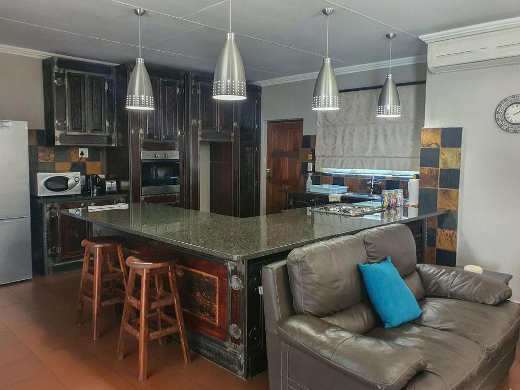 Micasa Sucasa Guesthouse Lephalale エクステリア 写真