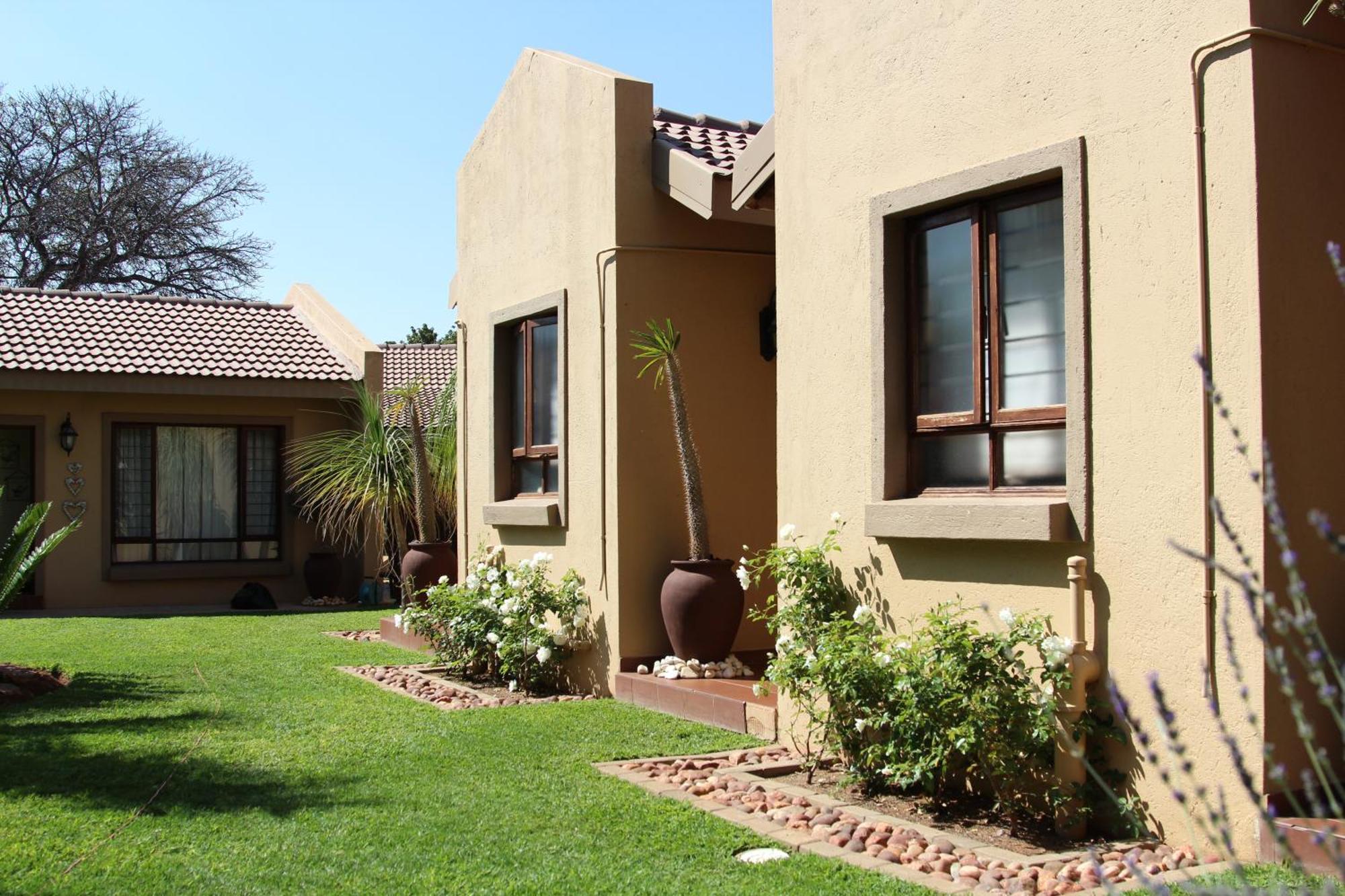 Micasa Sucasa Guesthouse Lephalale エクステリア 写真